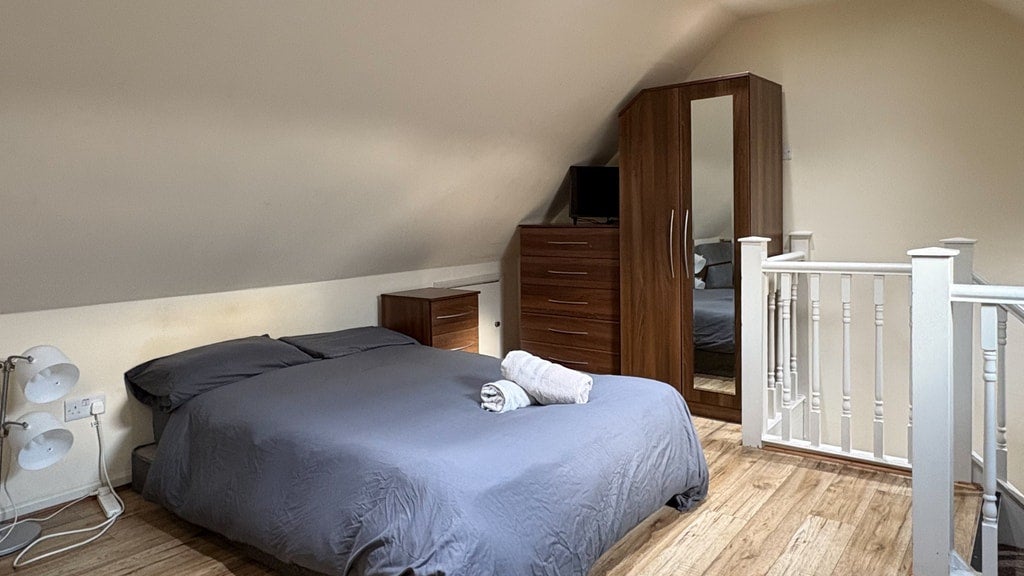 Room Ash Grove in Greater London