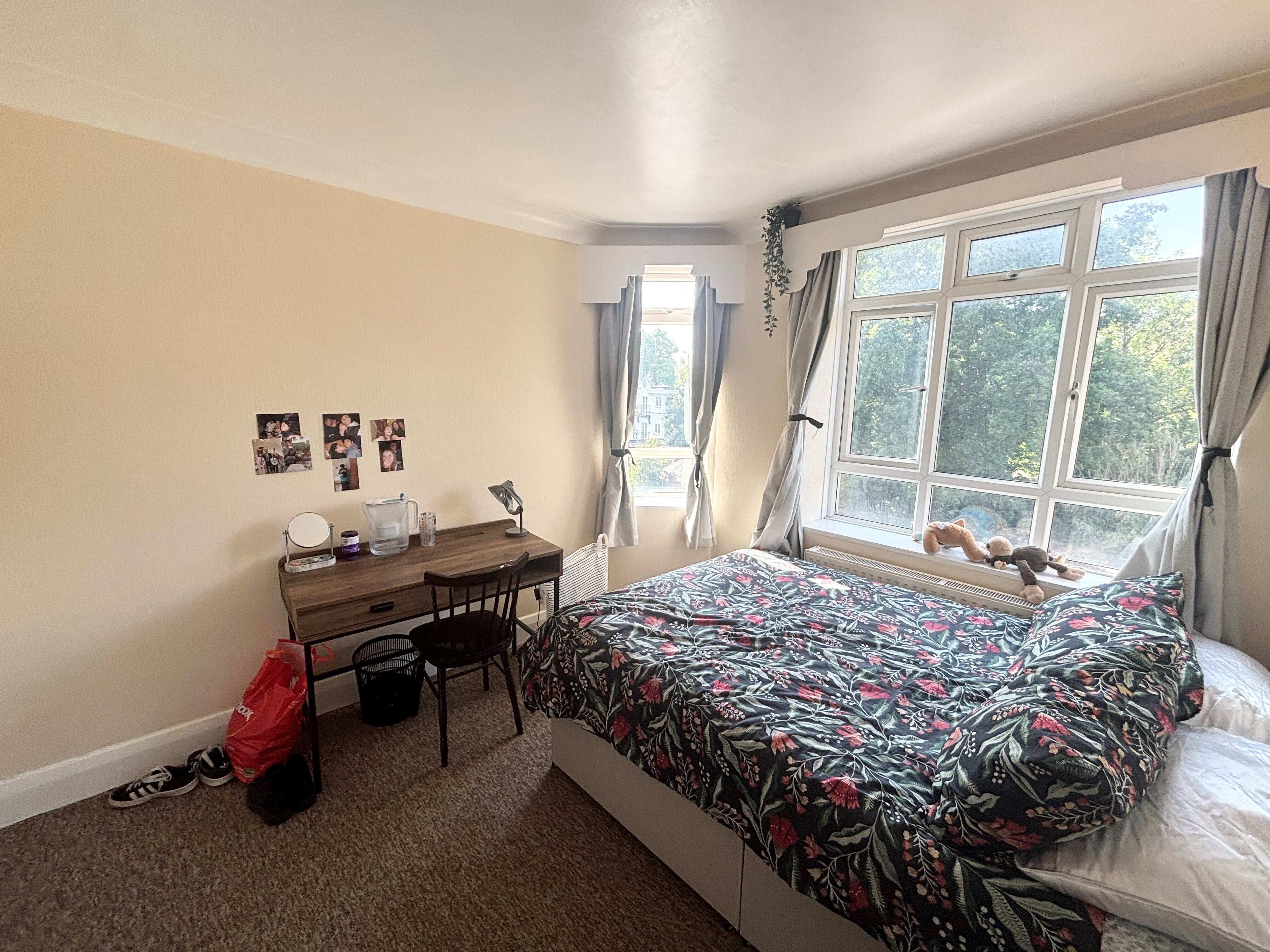 Flat Tyndalls Park Road in Bristol