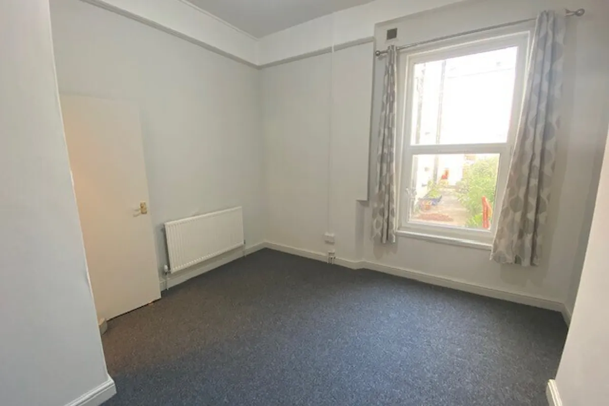 Flat Ninian Road in Cardiff