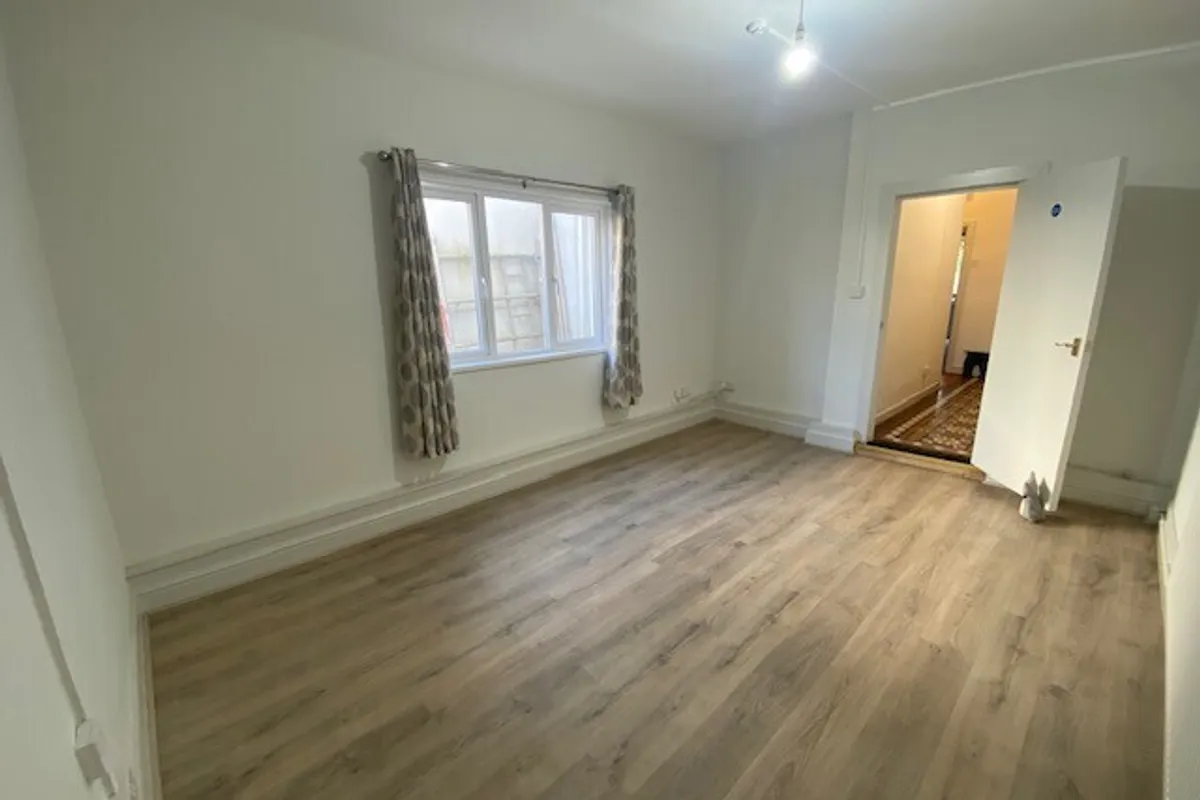 Flat Ninian Road in Cardiff