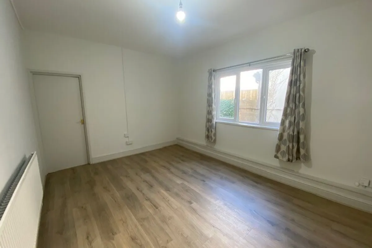 Flat Ninian Road in Cardiff