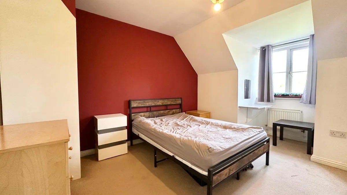 Flat Ruscoe Road in Greater London