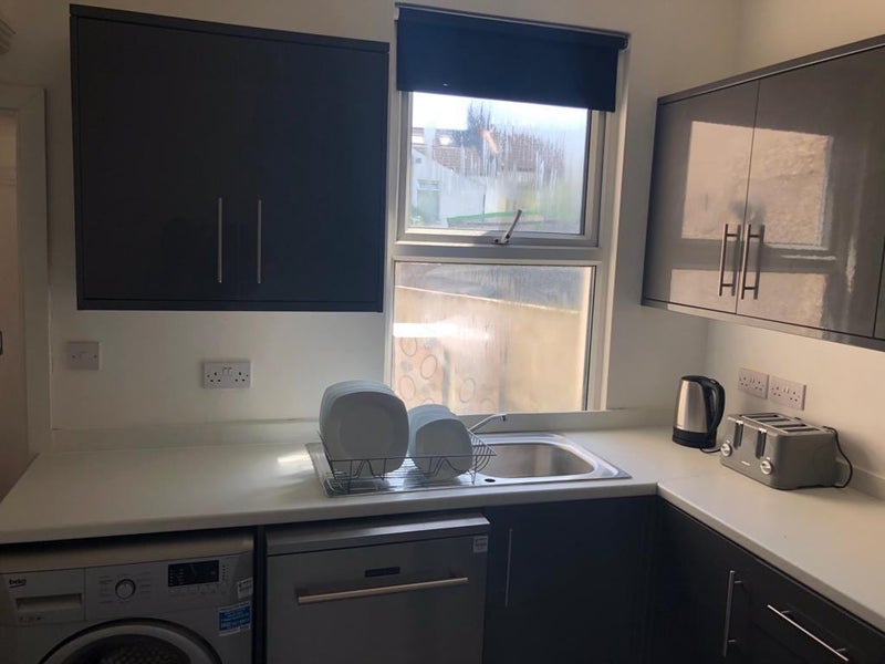 Room Cardiff Street in Greater London