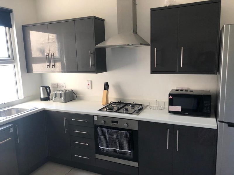 Room Cardiff Street in Greater London