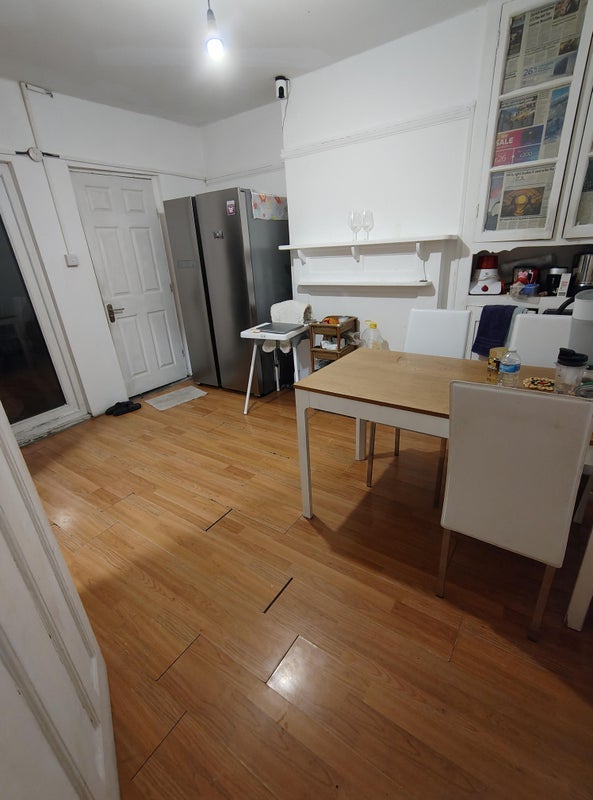 Room Elmwood Road in Greater London