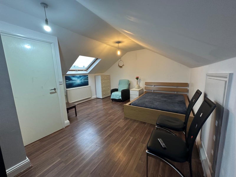 Room Buckland Road in Greater London