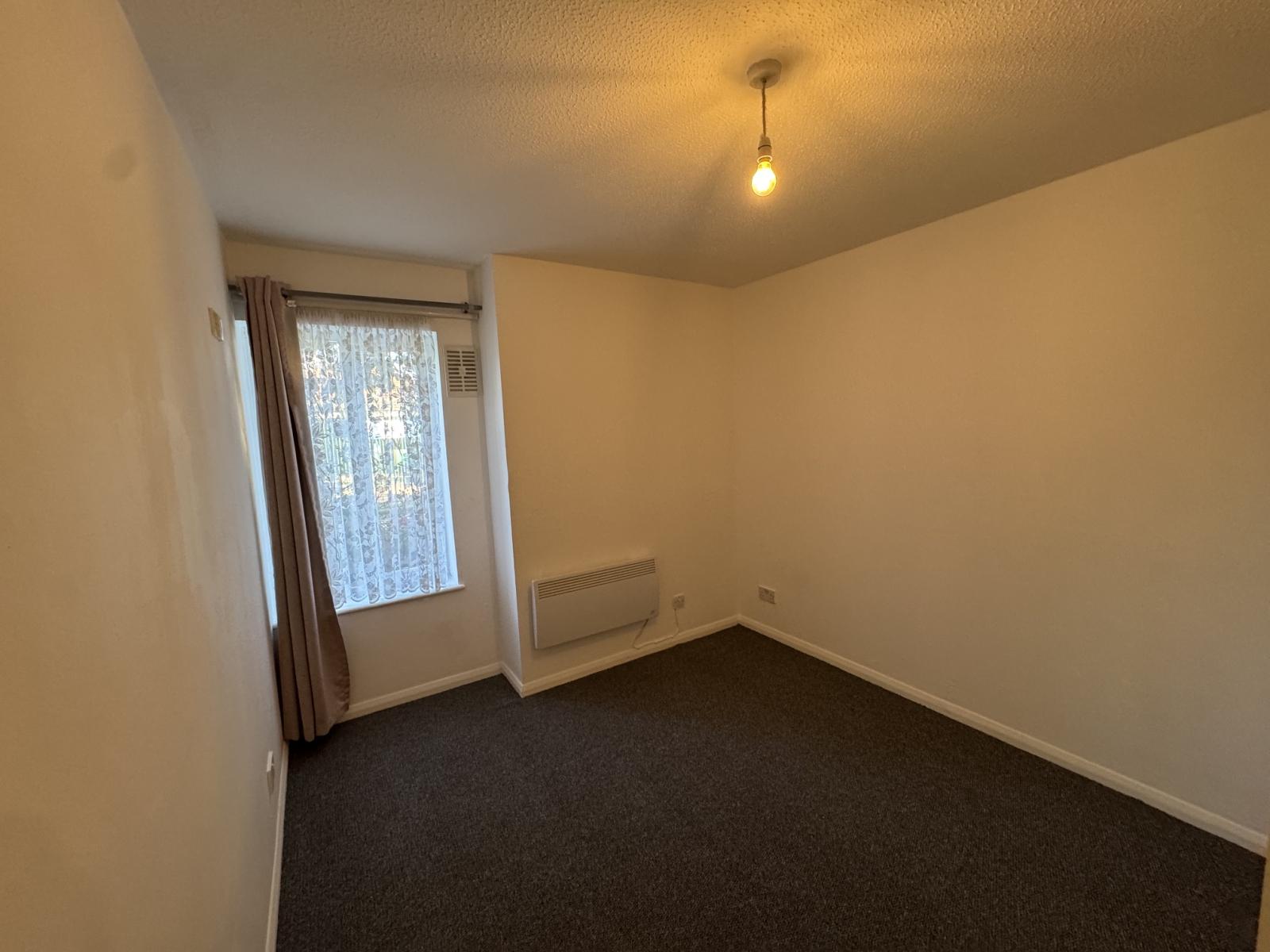 Flat Hallywell Crescent in Greater London