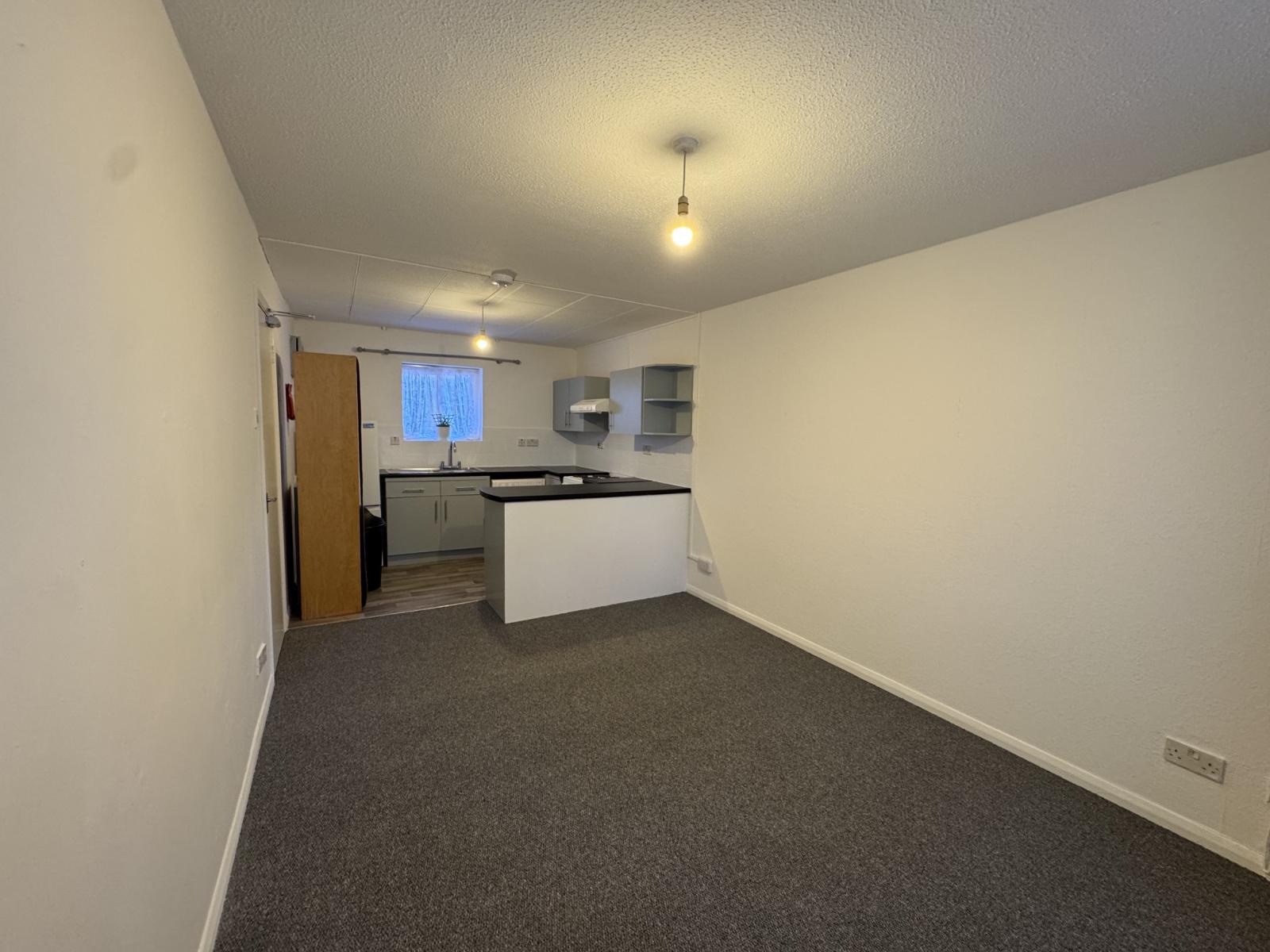 Flat Hallywell Crescent in Greater London