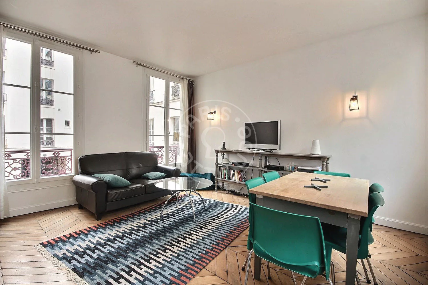 Flat Cour des Petites Écuries in Paris