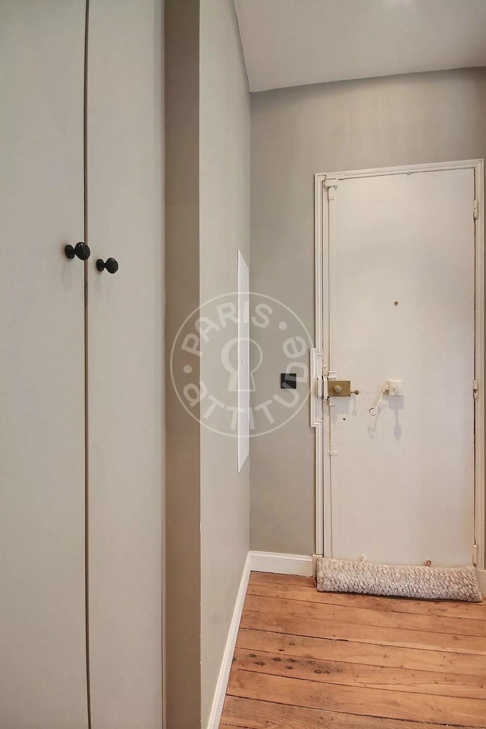 Flat Cour des Petites Écuries in Paris