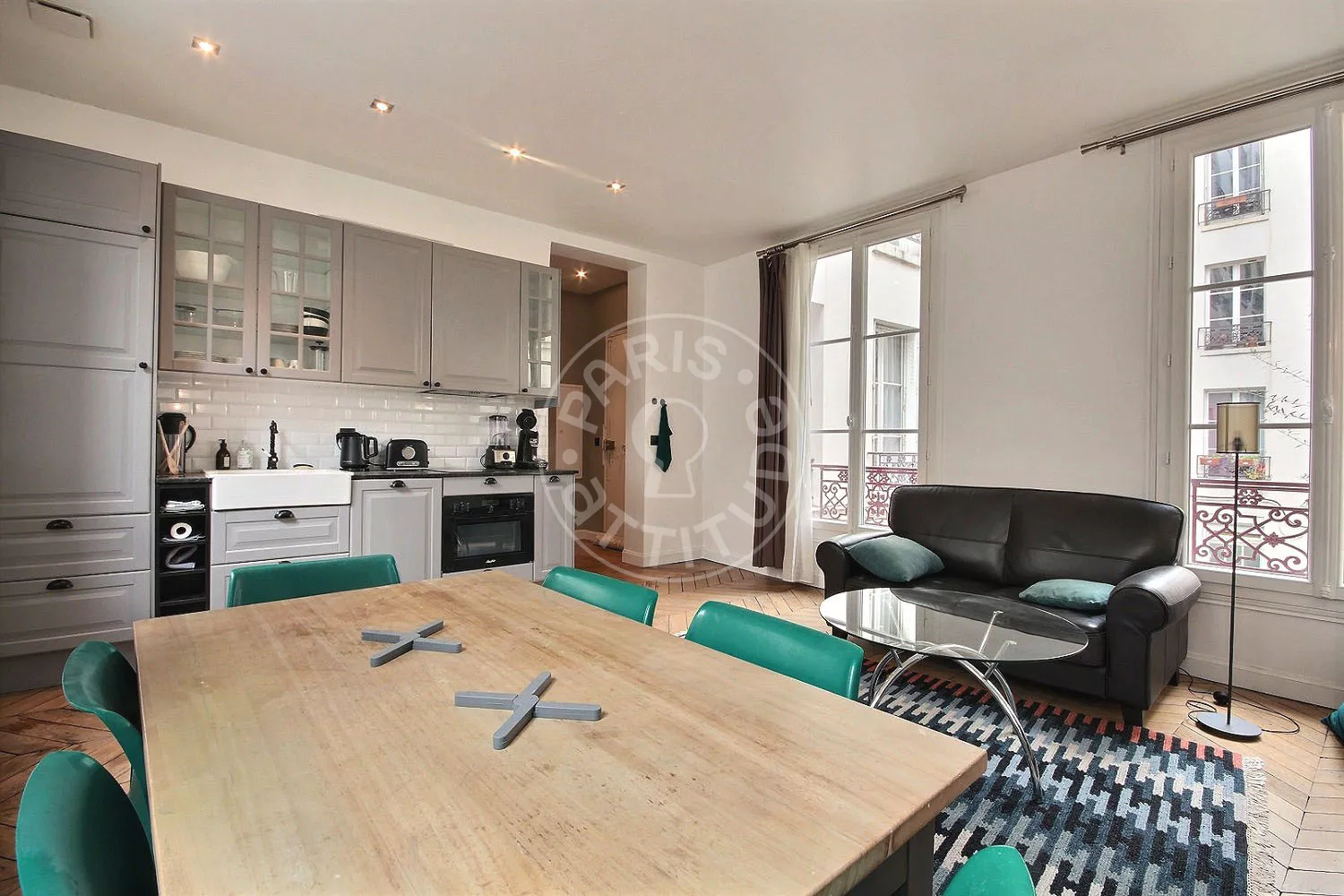 Flat Cour des Petites Écuries in Paris