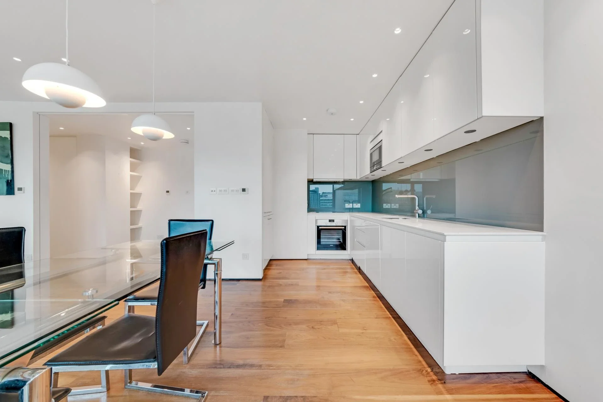 Flat Albert Embankment in Greater London