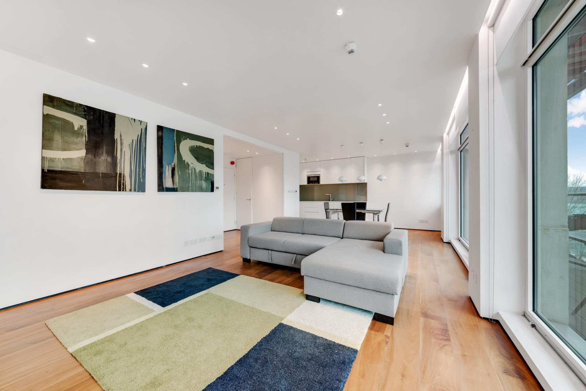 Flat Albert Embankment in Greater London