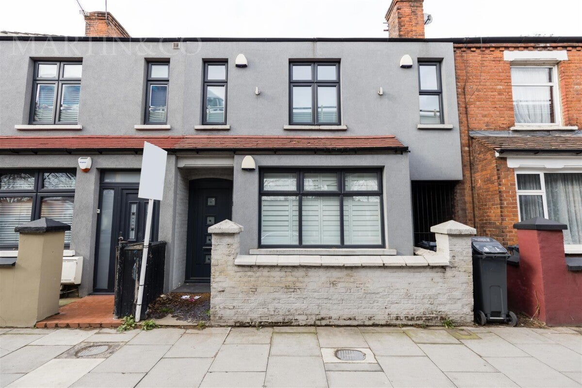 Flat Great West Road in Greater London