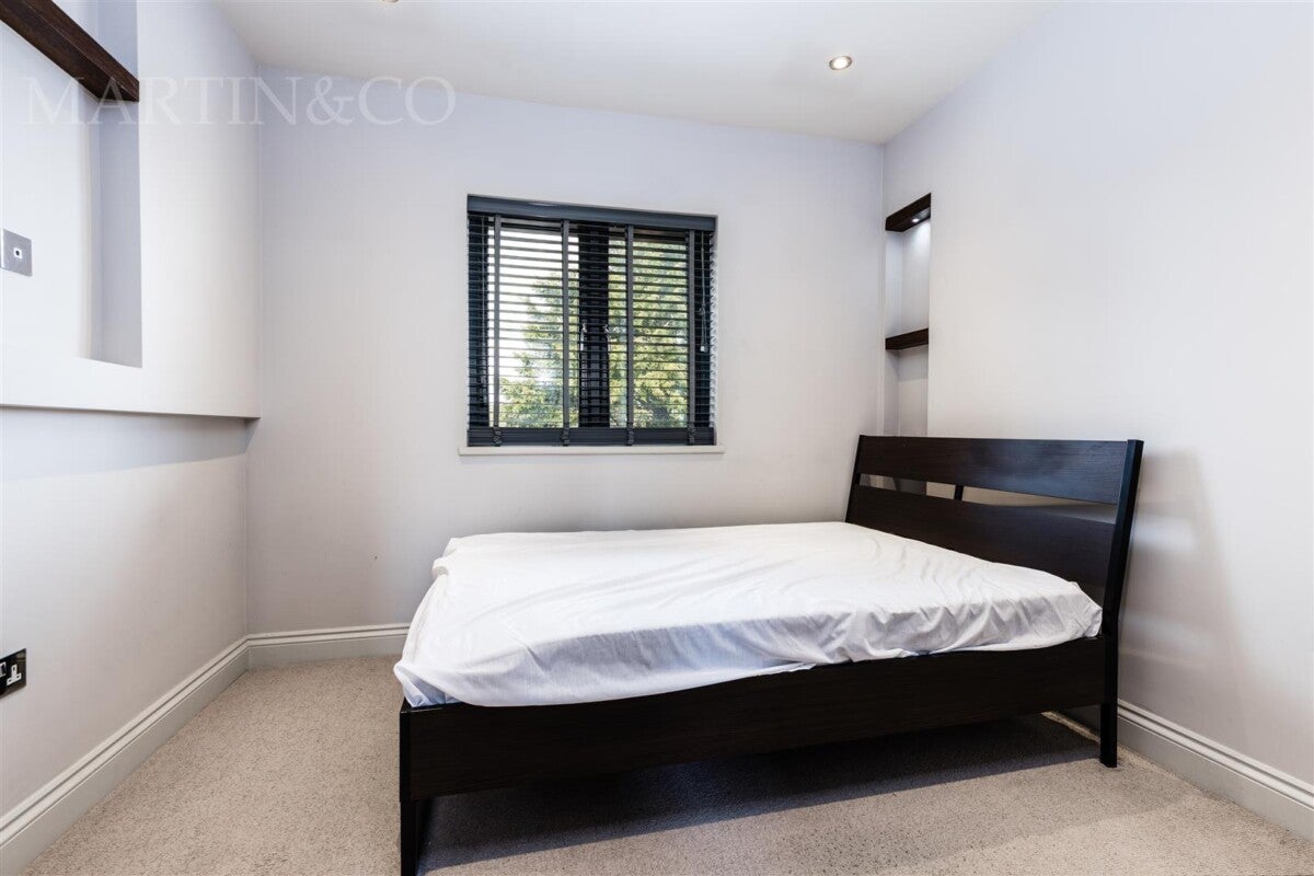 Flat Great West Road in Greater London