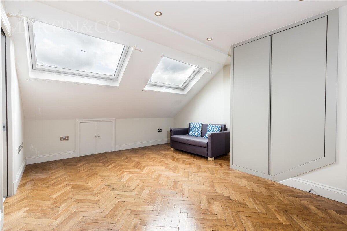 Flat Great West Road in Greater London
