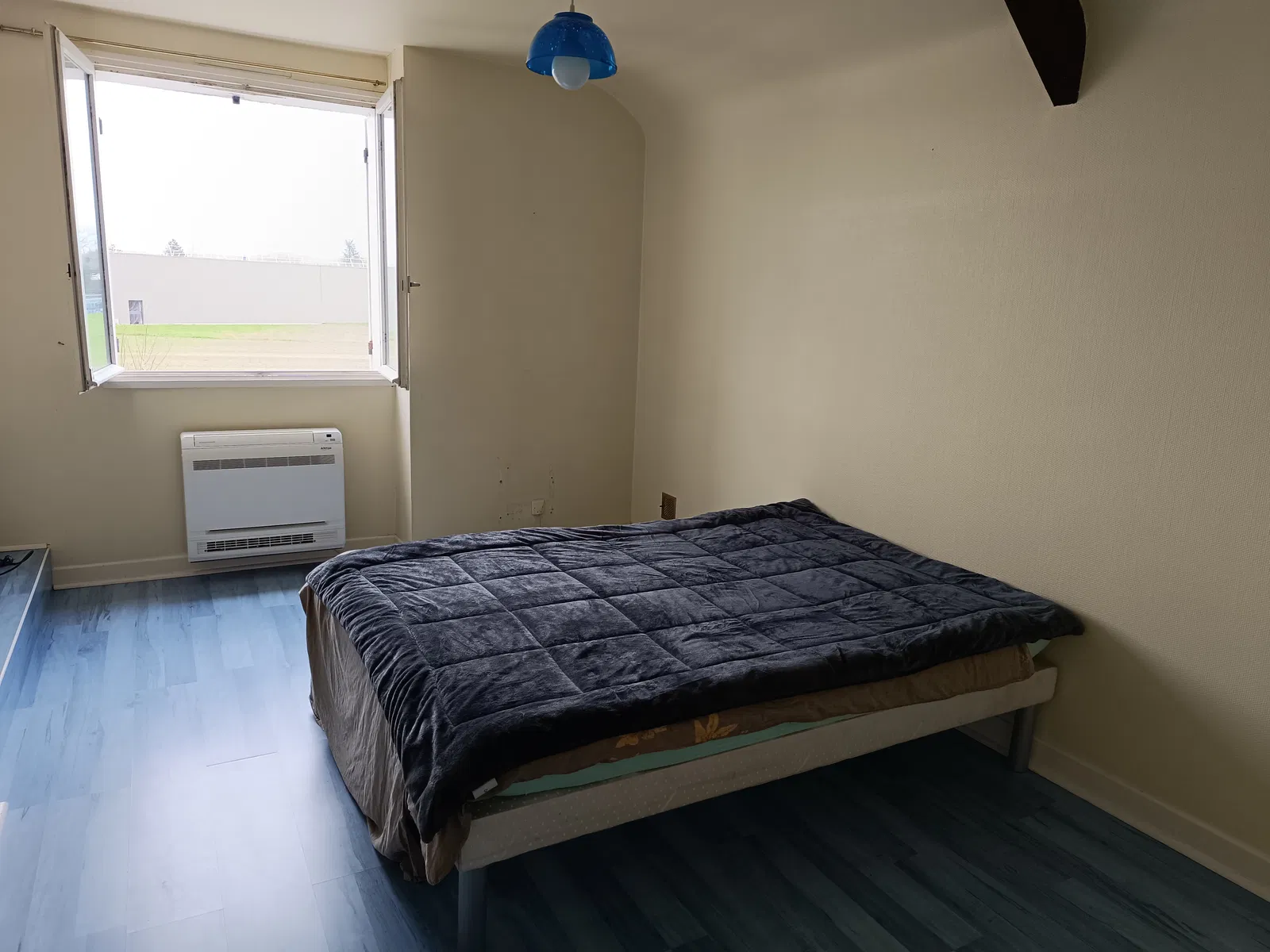 Room Rue de la Mairie in Saint-Médard-de-Mussidan