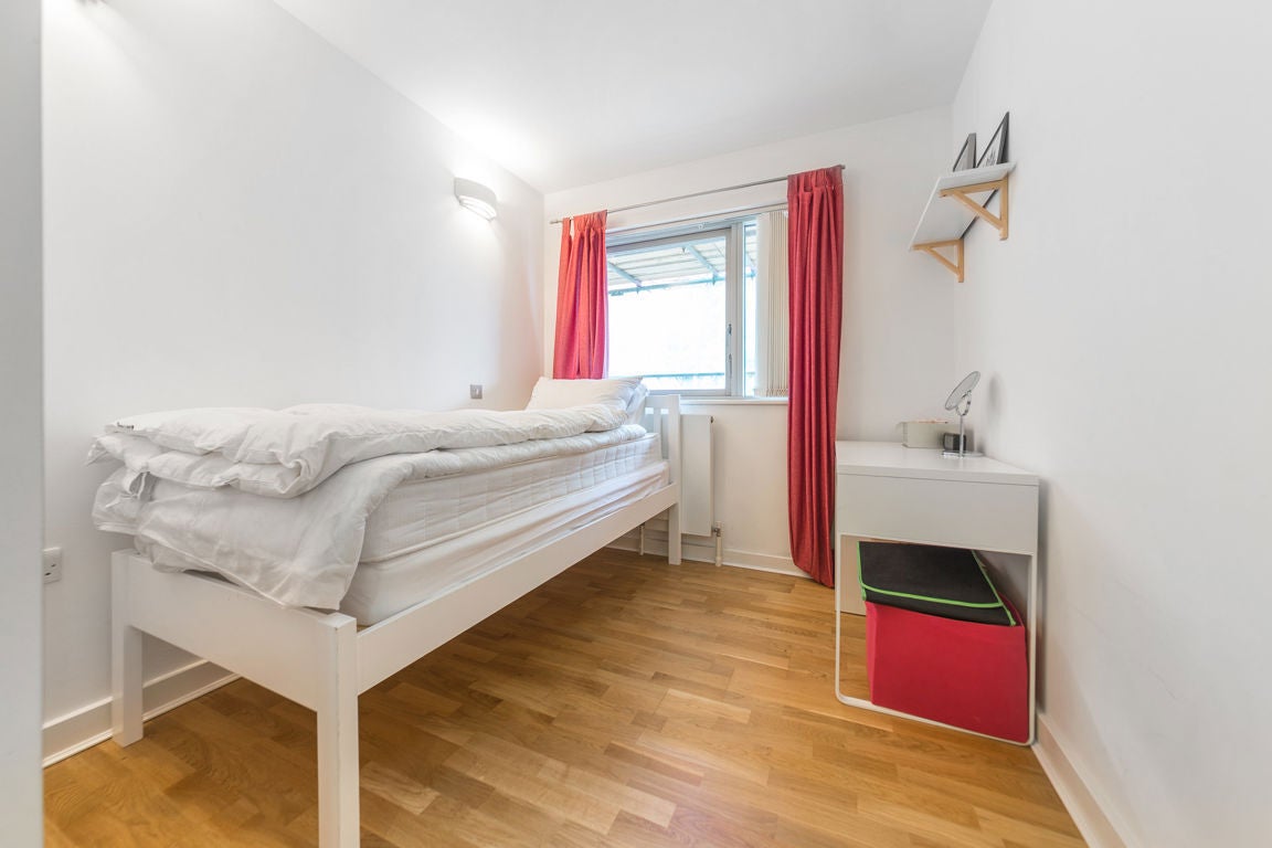 Flat West Parkside in Greater London