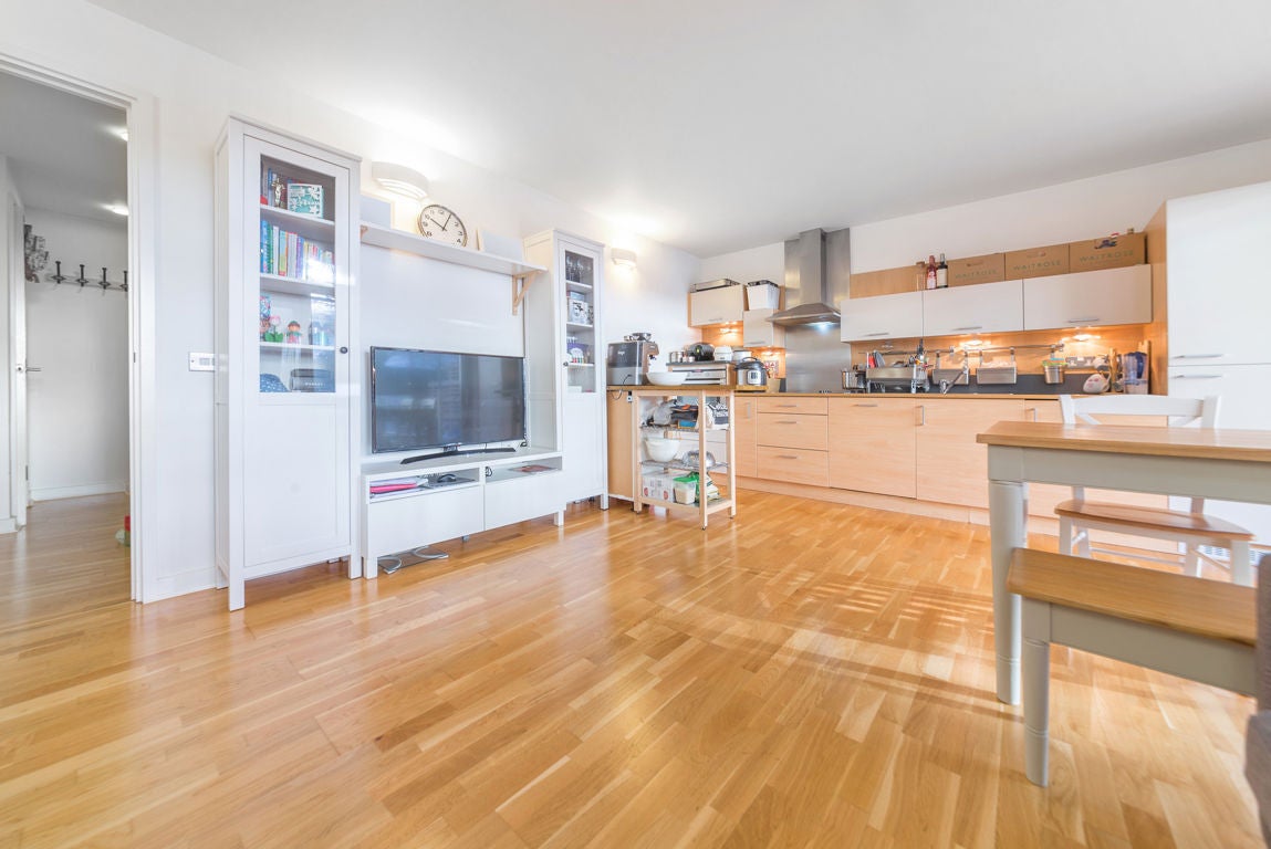 Flat West Parkside in Greater London