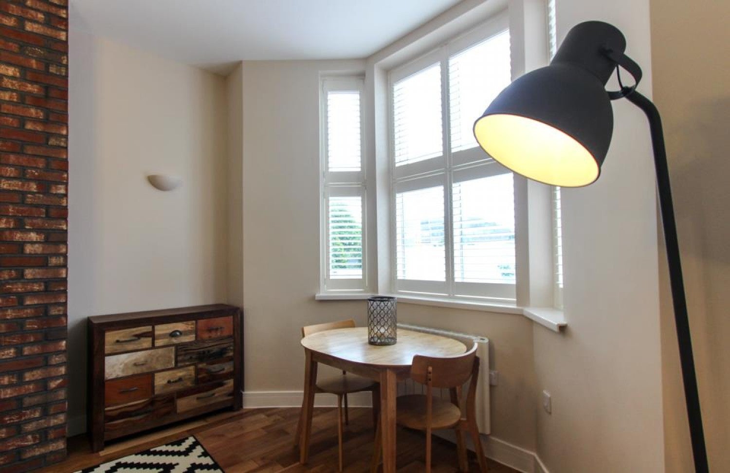 Flat Howard Gardens in Cardiff