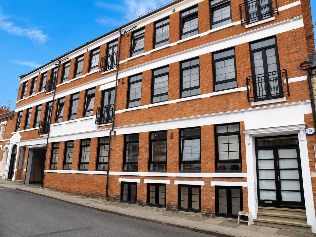 Flat Artizan Road in Northampton