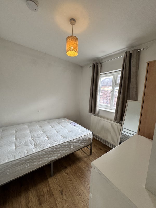 Room Orchid Street in Greater London