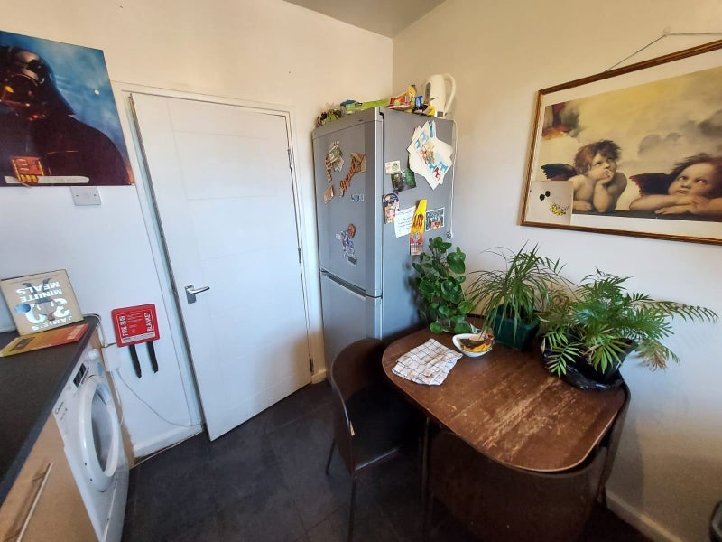 Room Mintern Street in Greater London