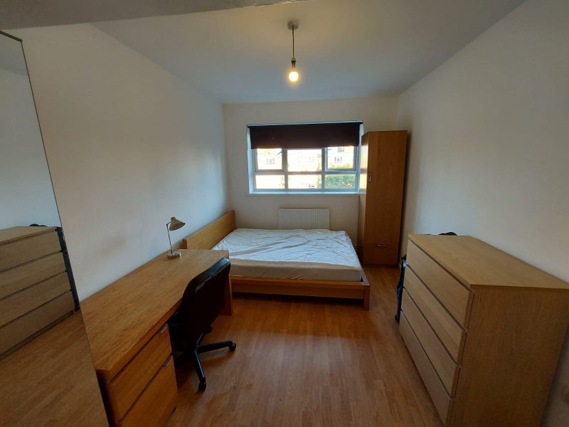 Room Mintern Street in Greater London