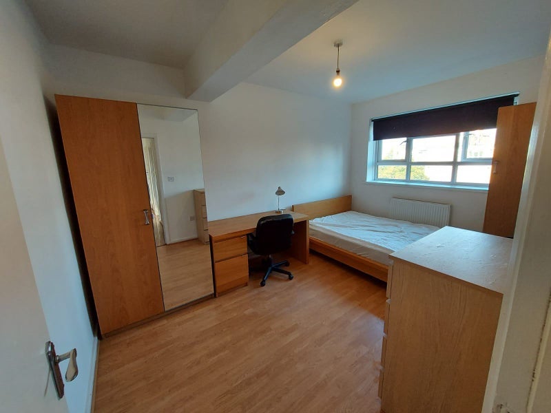 Room Mintern Street in Greater London