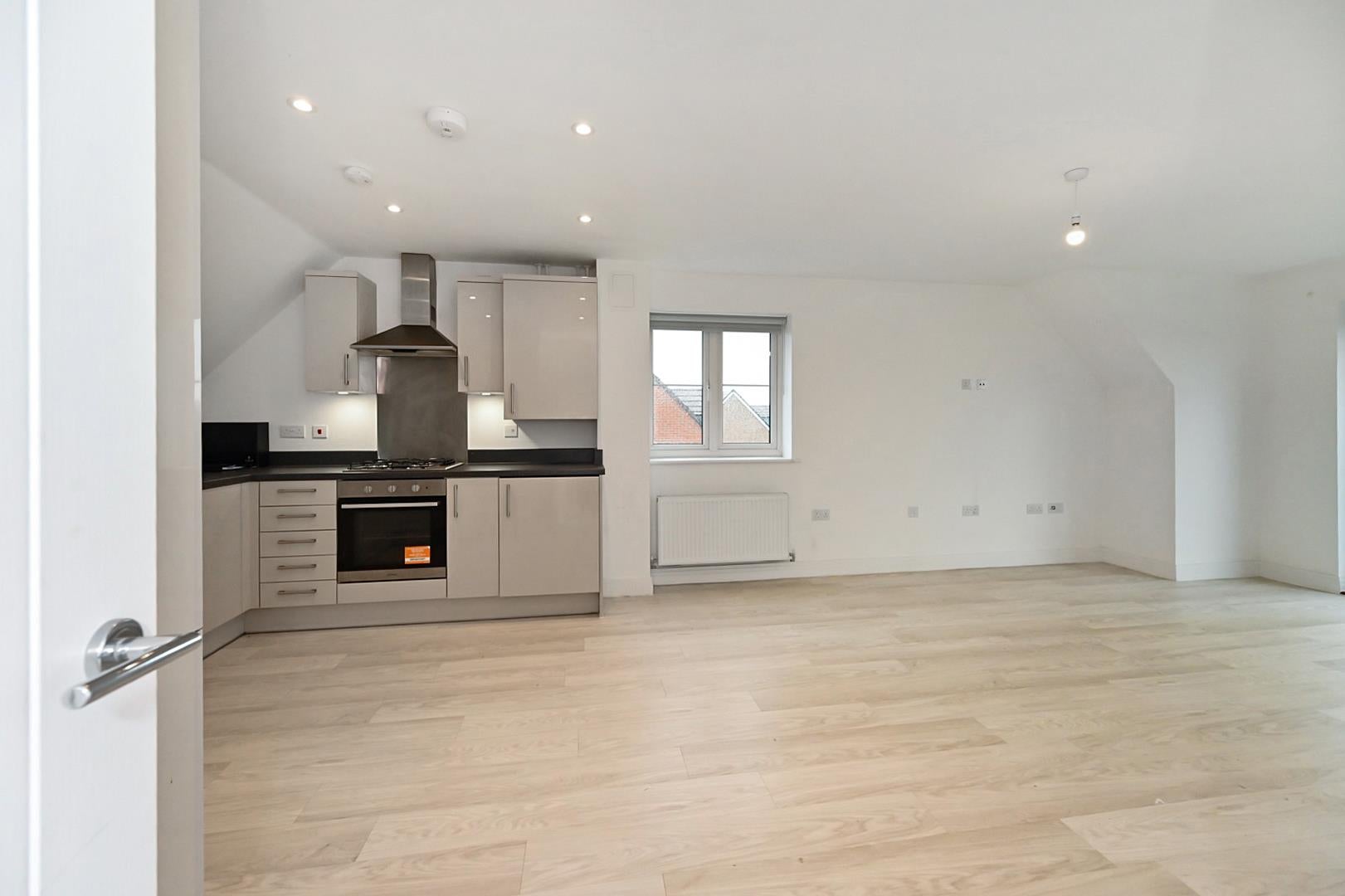 Flat Longacres Way in Chichester