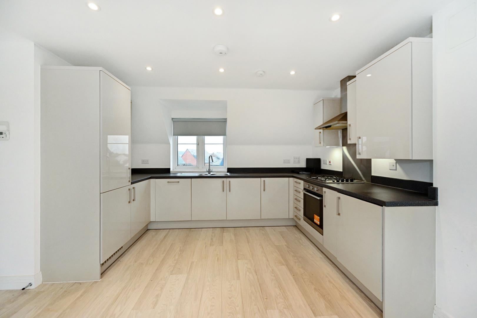 Flat Longacres Way in Chichester