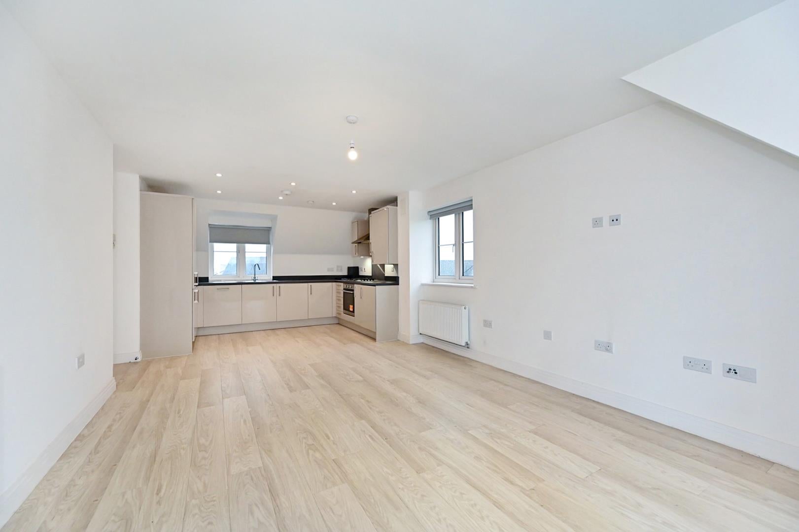 Flat Longacres Way in Chichester