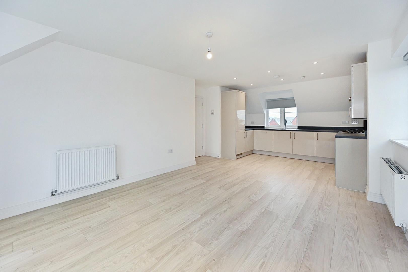 Flat Longacres Way in Chichester
