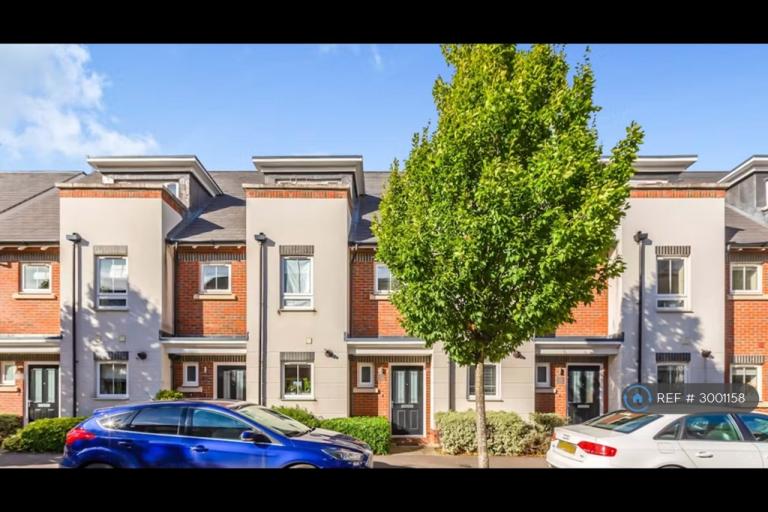 House Kingfisher Drive in Maidenhead