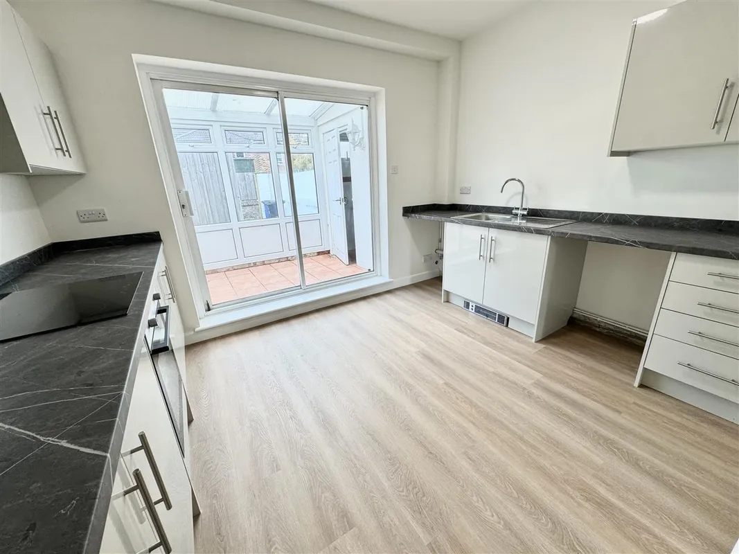 Flat Mansfield Road in Poole