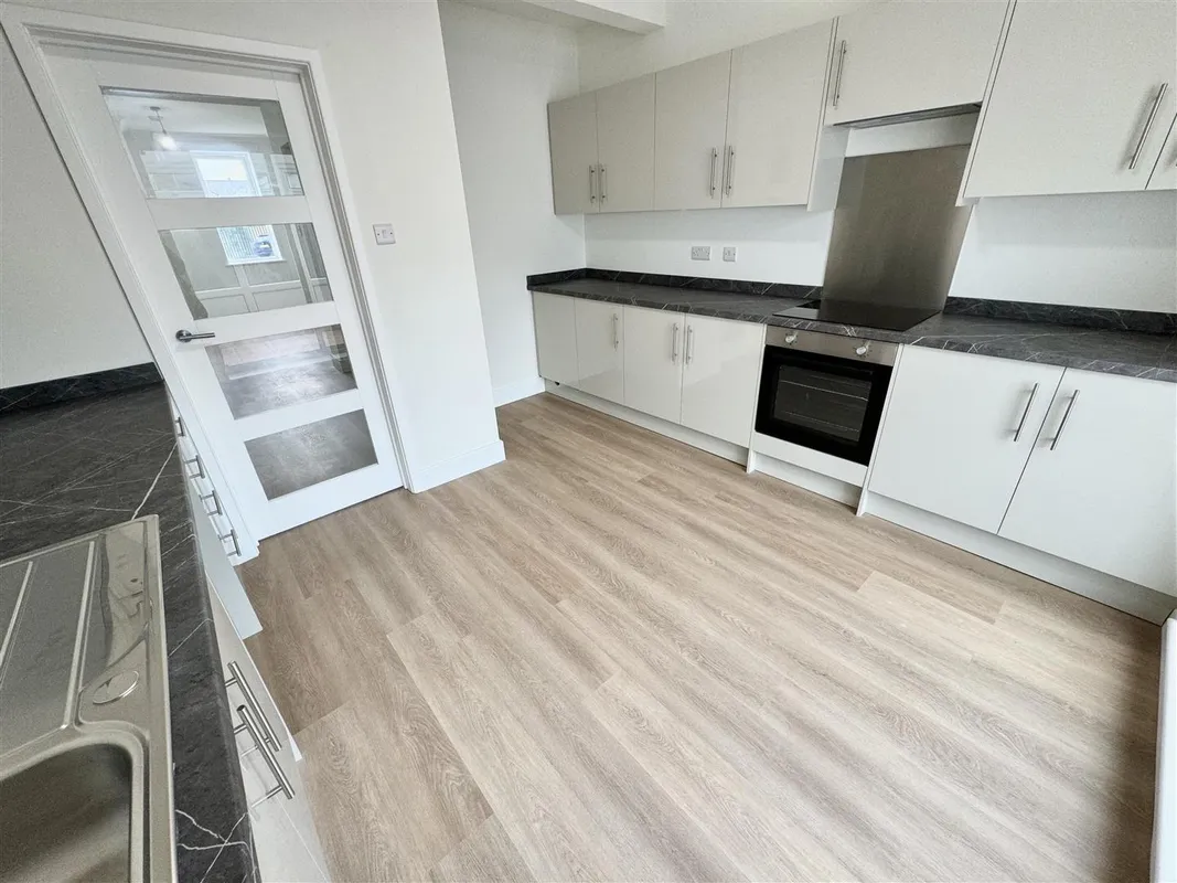 Flat Mansfield Road in Poole