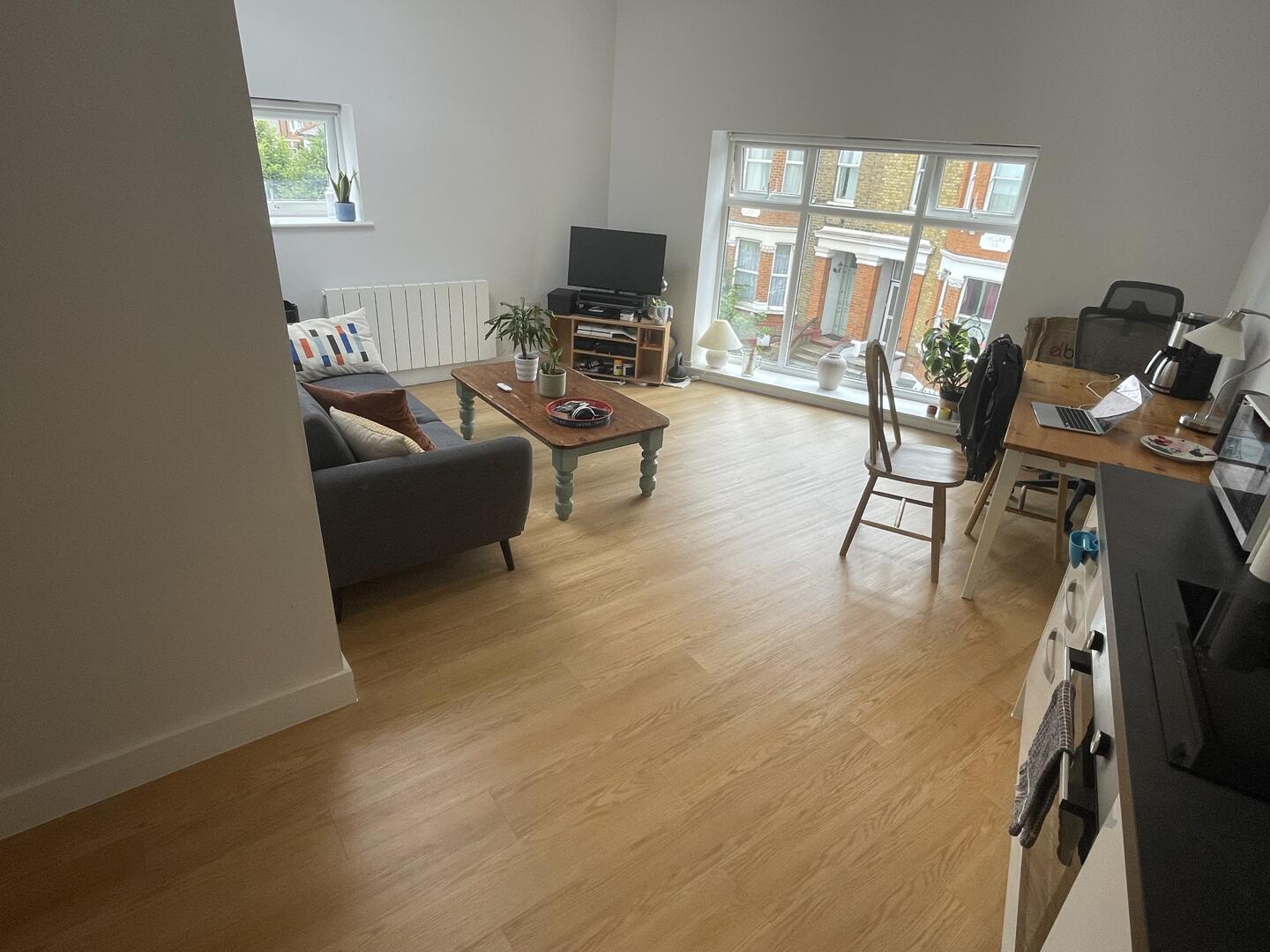 Flat Hawthorne Road in Greater London
