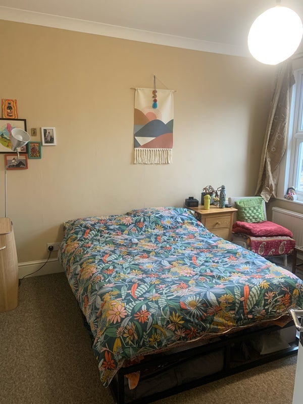 Room Cedars Avenue in Greater London