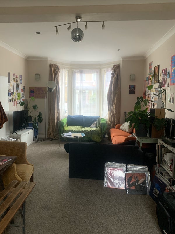 Room Cedars Avenue in Greater London