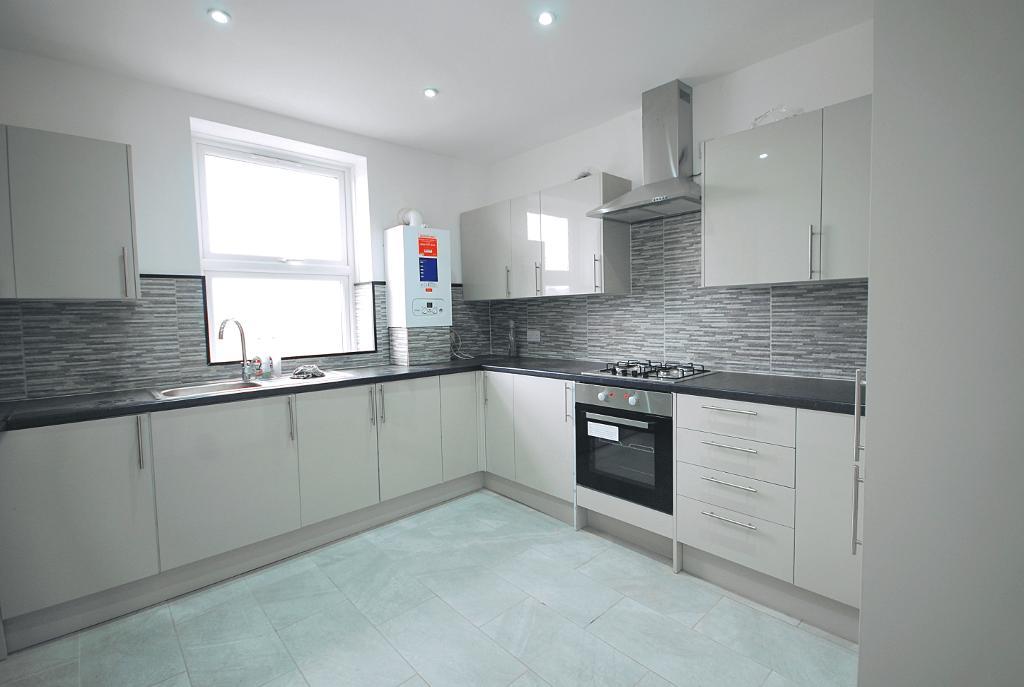 Flat Harrow Road in Greater London