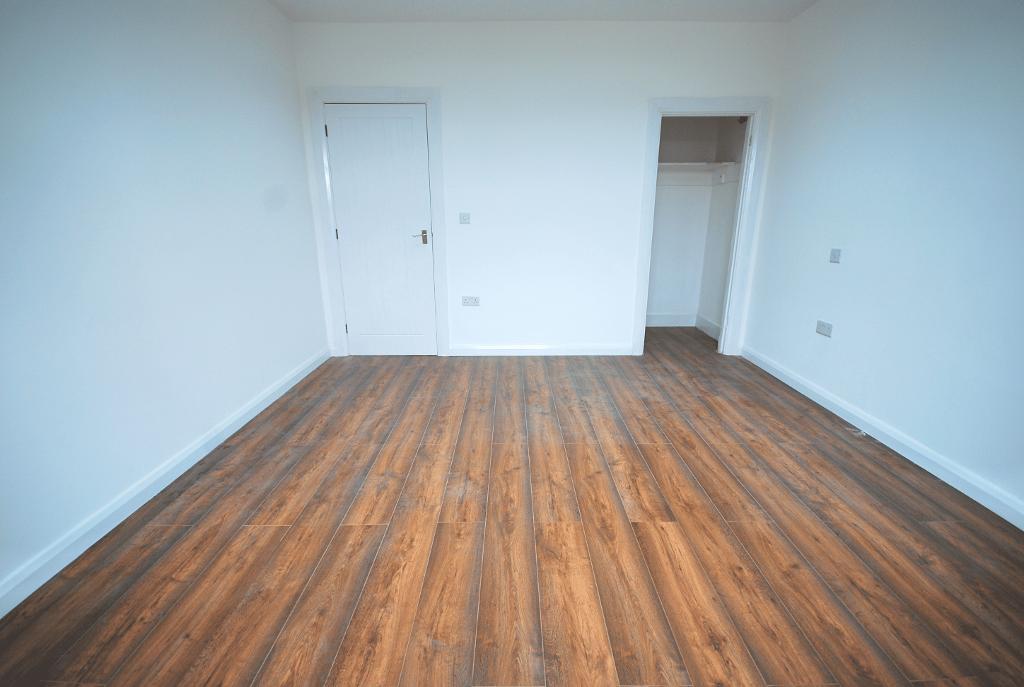 Flat Harrow Road in Greater London