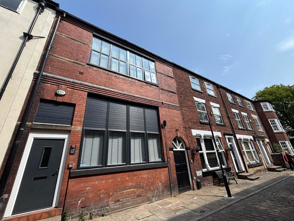 Room Wood Street in Bolton