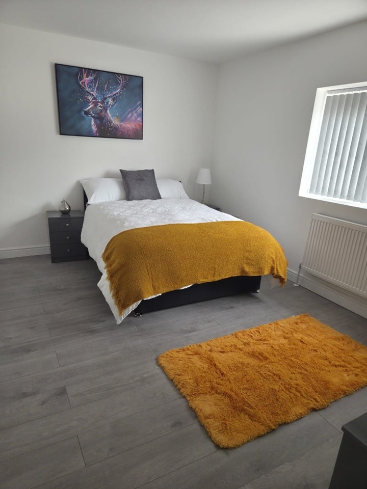 Room Oval Road in Sandwell