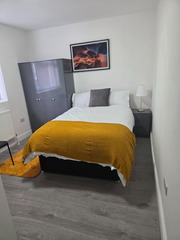 Room Oval Road in Sandwell