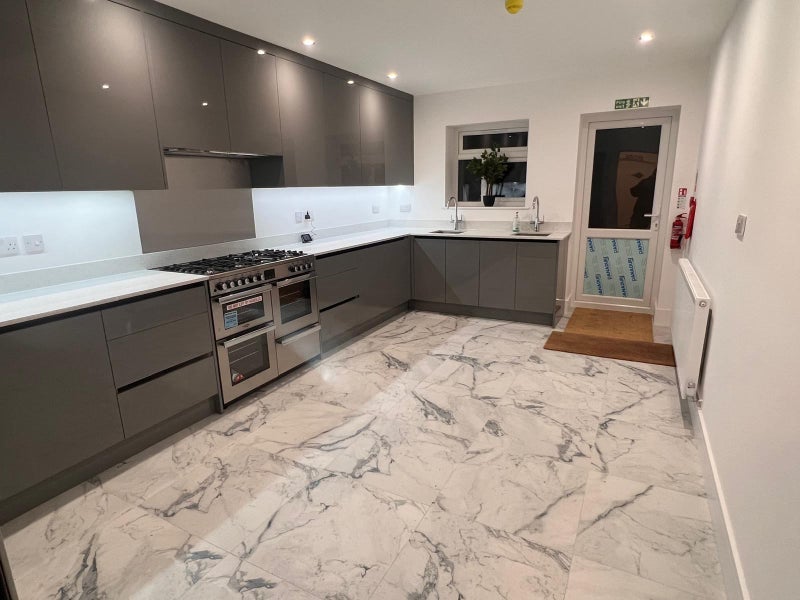 Room Wexham Road in Slough