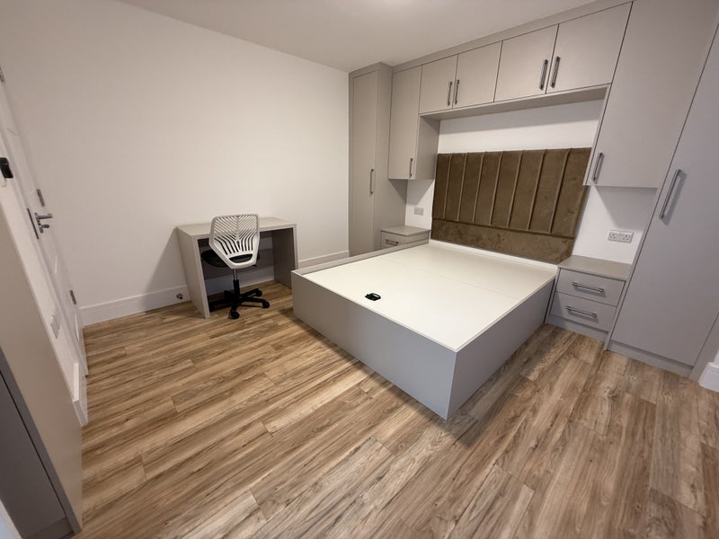 Room Wexham Road in Slough