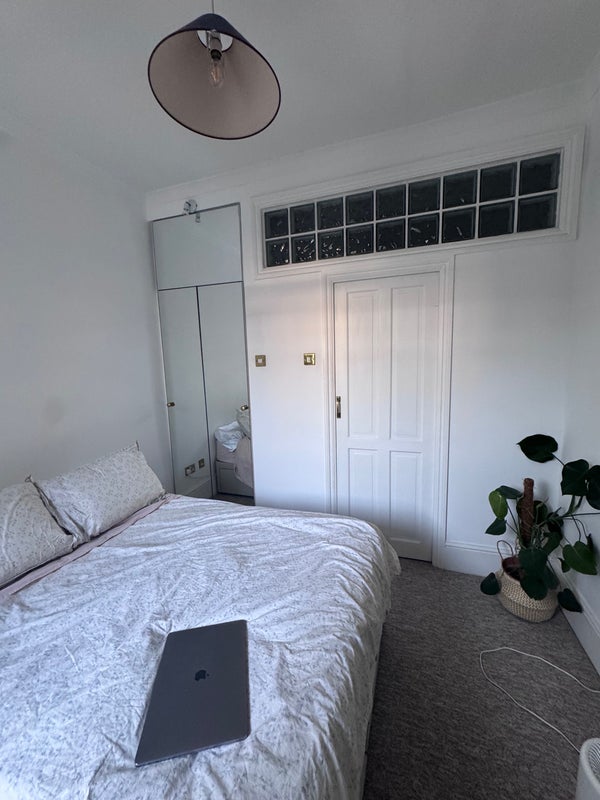 Room St Andrew's Road in Greater London