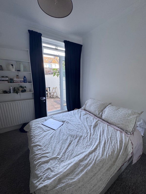 Room St Andrew's Road in Greater London