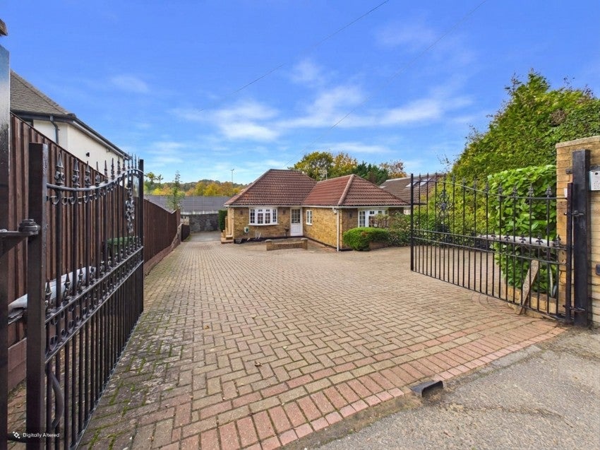 House London Road in Loudwater
