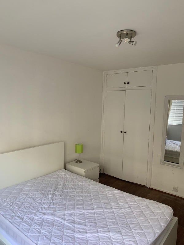 Room Queen Square in Greater London